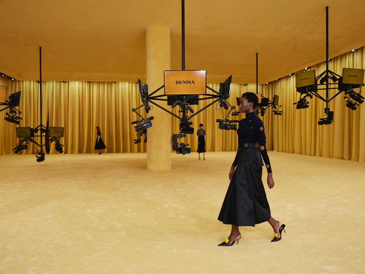 model cameras yellow Prada