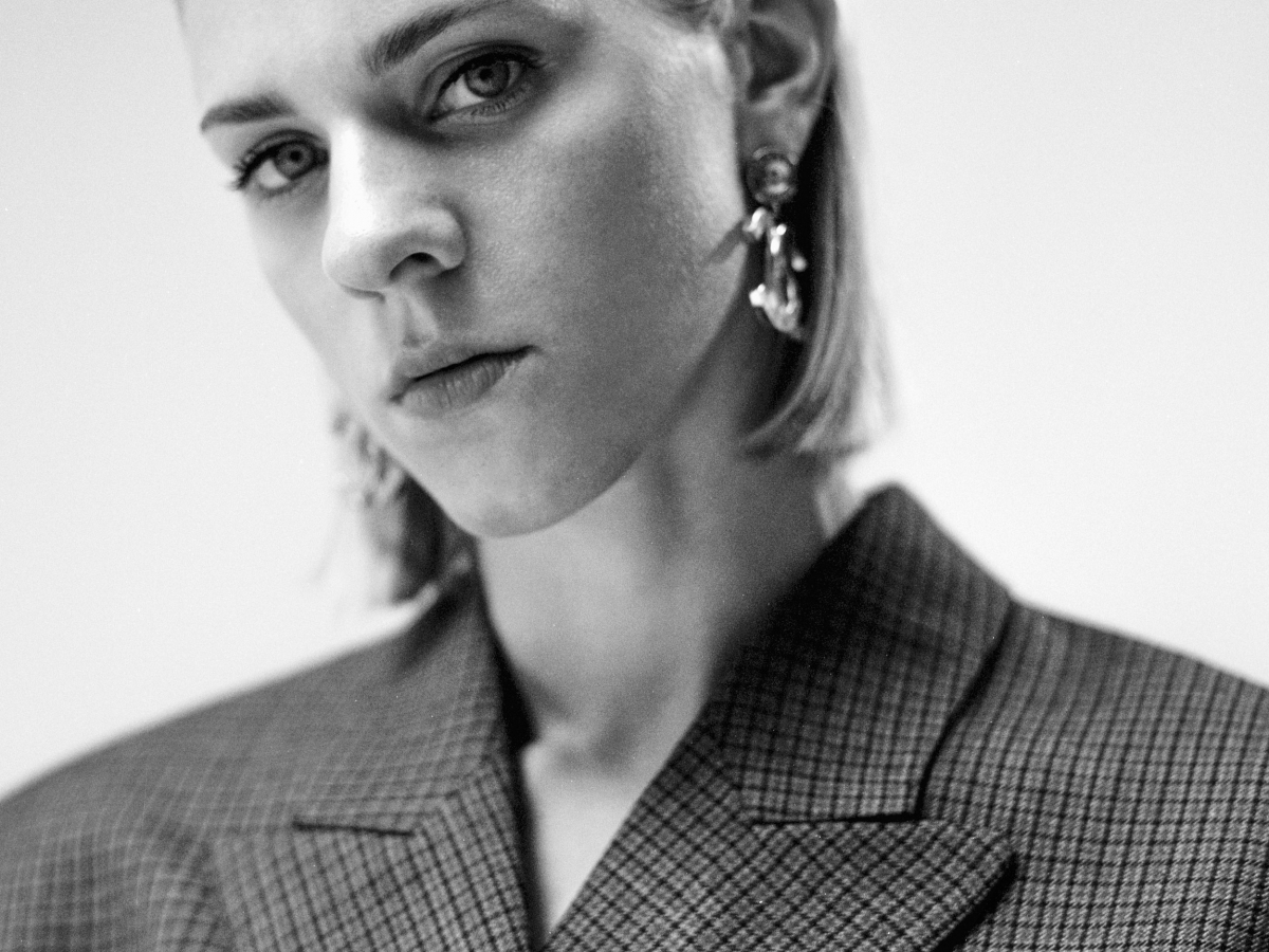 close up model
