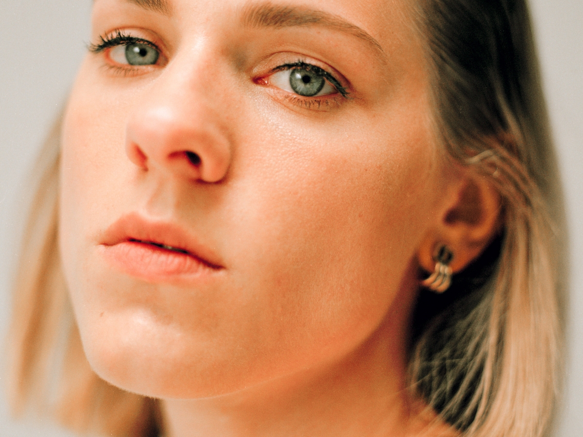 close up model