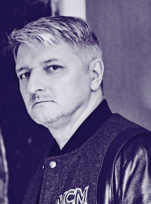 Dirk Schönberger Portrait Photo Foto Blue Purple College Jacket