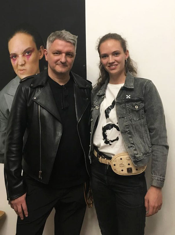 Dirk Schöneberger Mann Frau Lederjacke Jeansjacke Schwarz Weiss