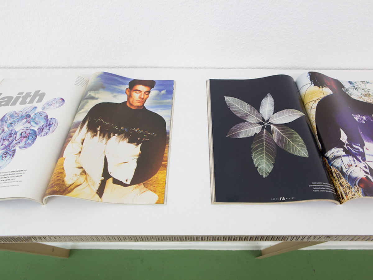 Magazine Flower Model Green Floor