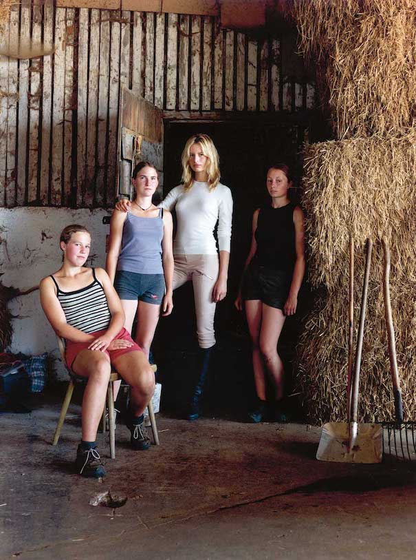 Gregor Hohenberg Karolina Kurkova Stall Heu vier Models Familie