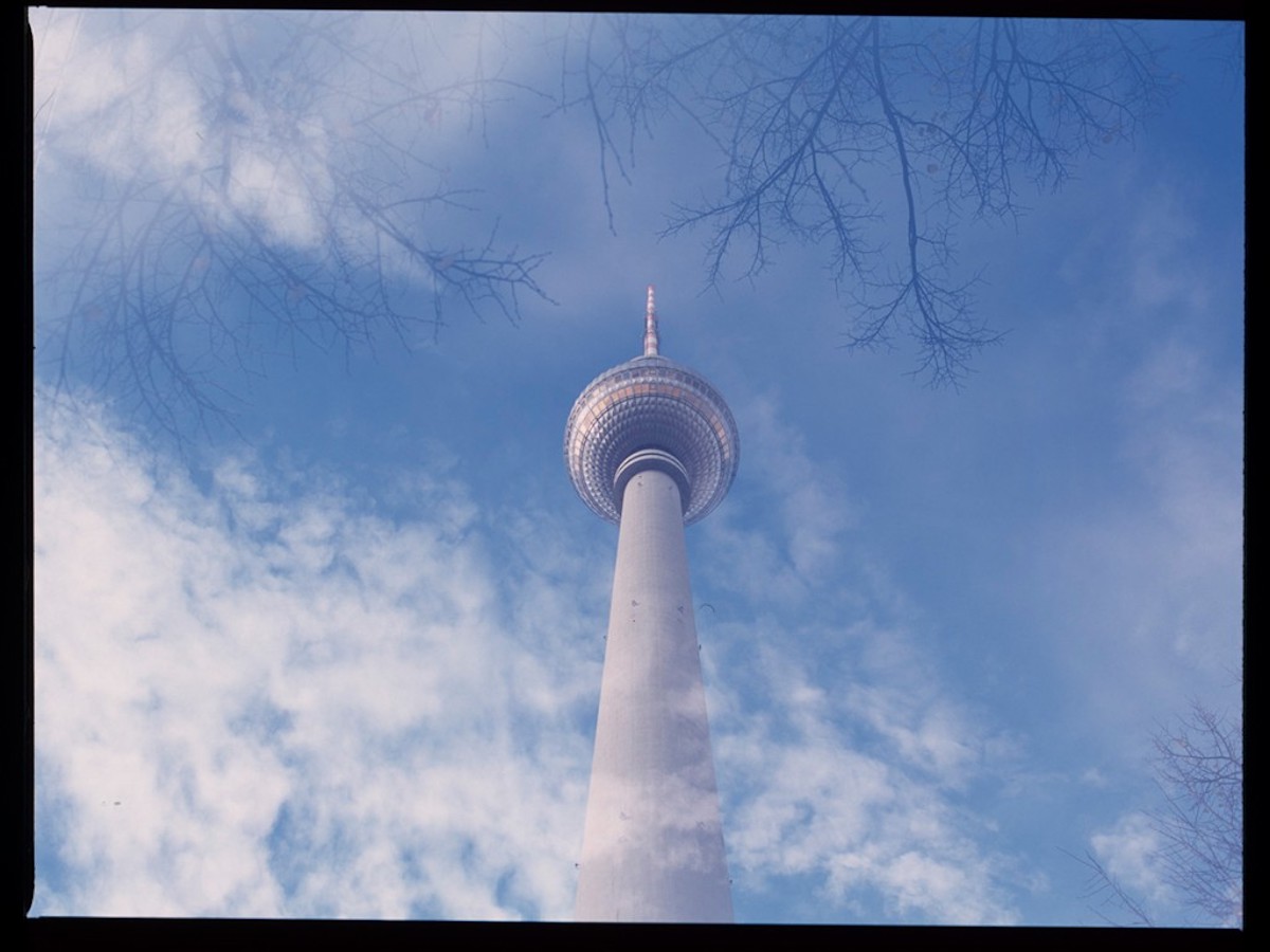 berlin fernsehturm analog himmel