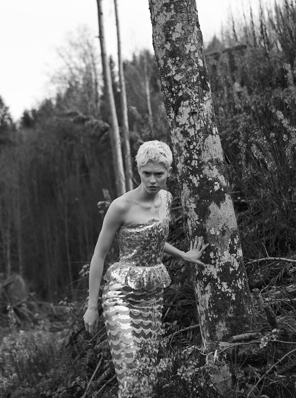 Maike Inga in Chanel Haute Cotoure im Schwarzwald