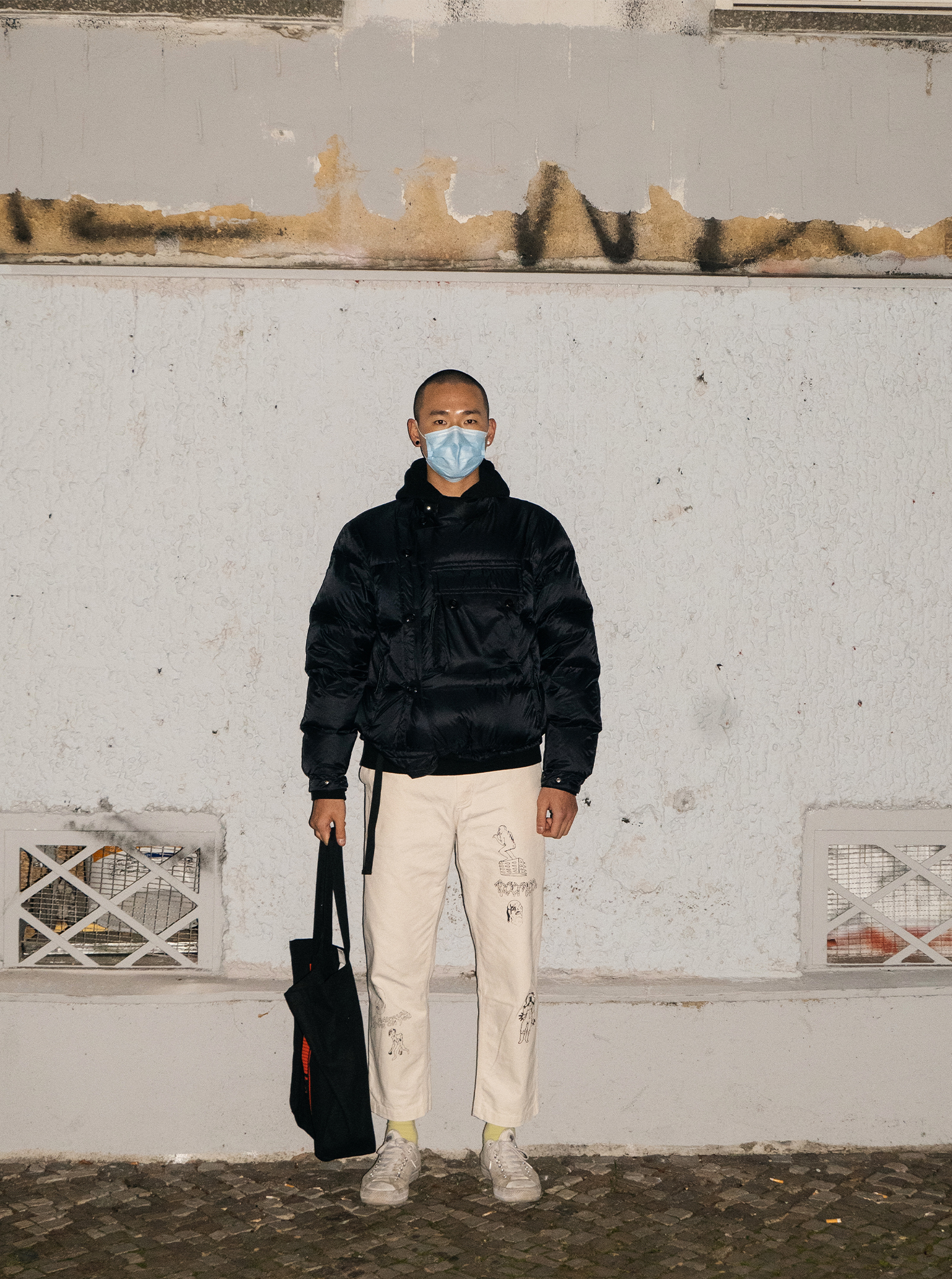 Antropogia i obserwacja streetstyle column by Kuba White trousers black and white in Berlin