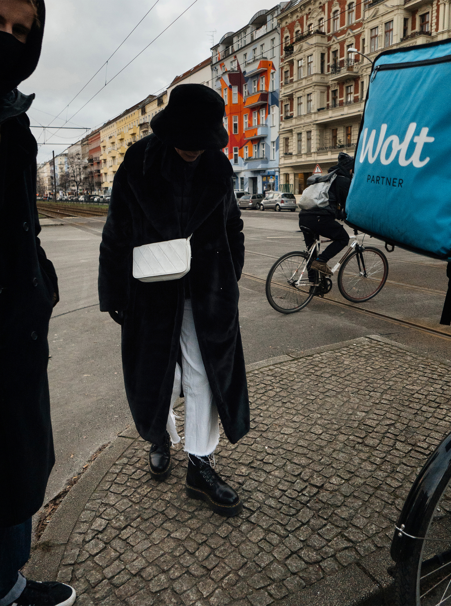 Kuba Dabrowski column Antropogia i obserwacja streetwear white trousers Berlin winter 2021 trend white trousers black jackets