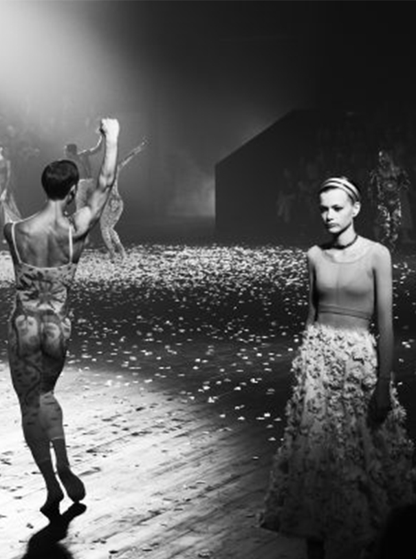 DIOR_RTW_SS19_PERFORMANCE_©ADRIEN_DIRAND_1
