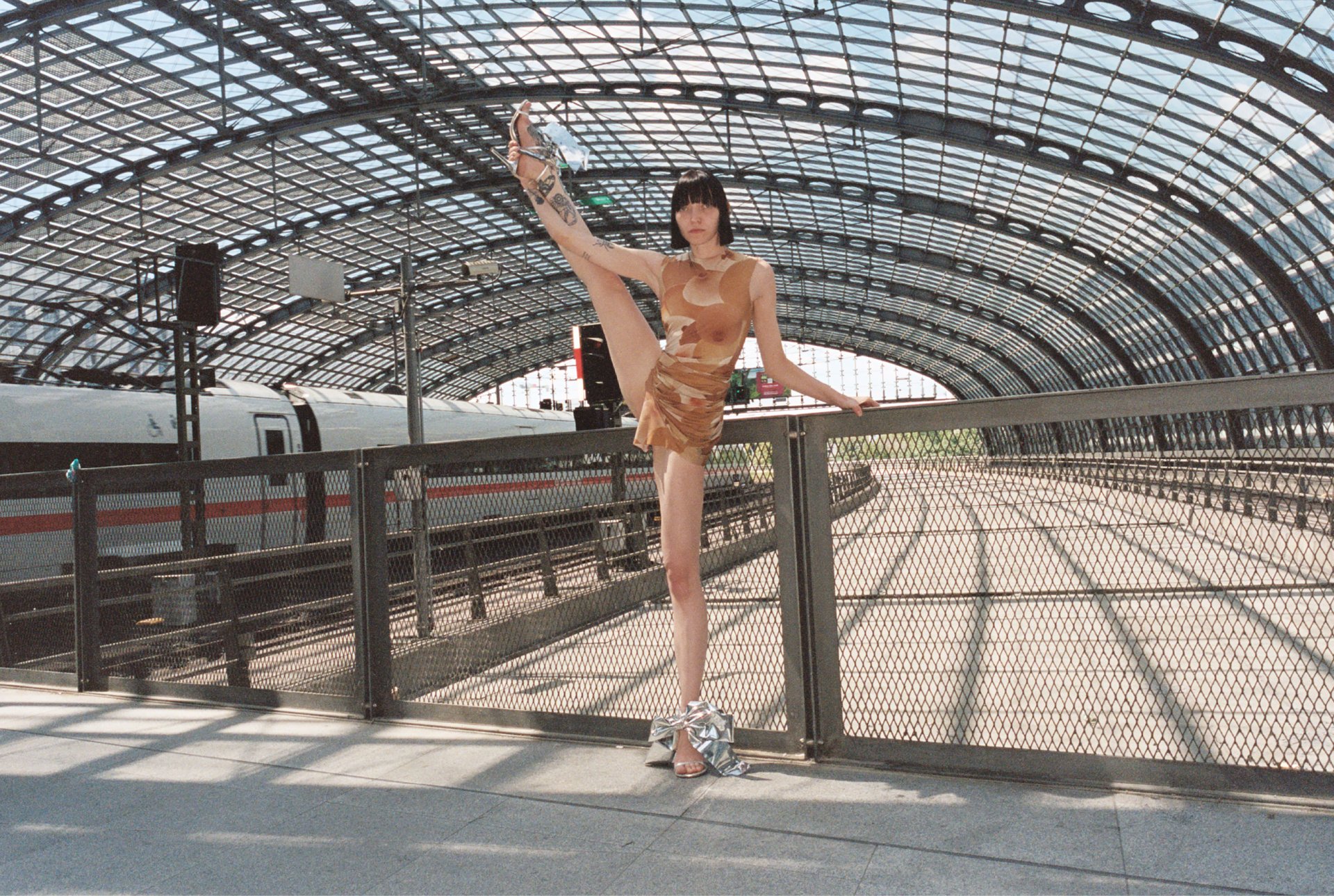 A44 web story spreads5