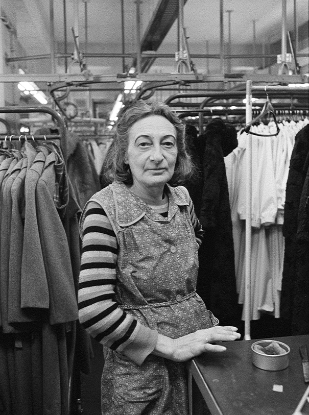„Women at the Treff-Modelle Clothing Factory“, Berlin 1984 – Helga Paris