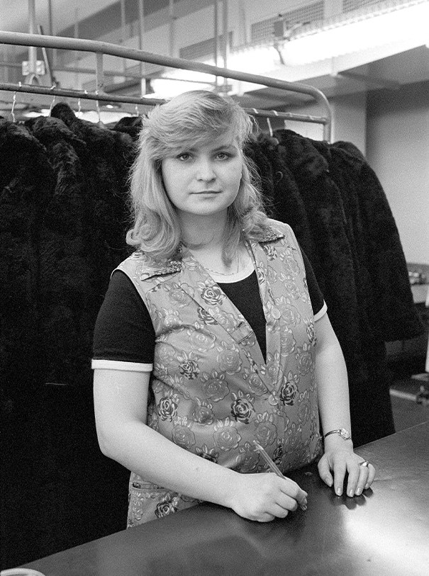 „Women at the Treff-Modelle Clothing Factory“, Berlin 1984 – Helga Paris