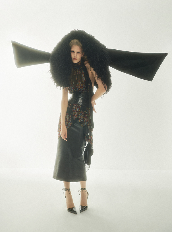 Jacket LOUIS VUITTON; Top DRIES VAN NOTEN; Skirt and belt GIVENCHY BY SARAH BURTON; Earring ISABEL MARANT; Shoes TOM FORD