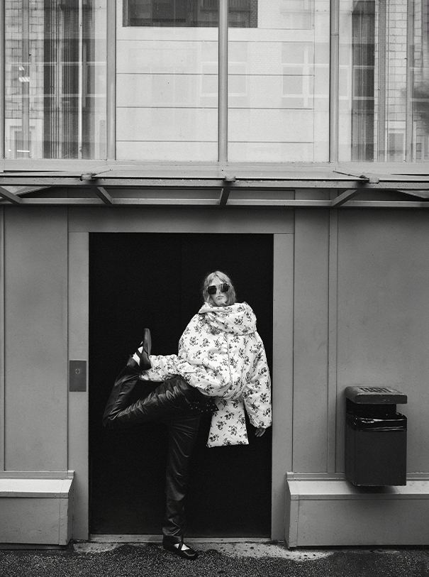 Jacket N°21; Pants ISABEL MARANT; Glasses BLUMARINE; Shoes CHRISTIAN LOUBOUTIN