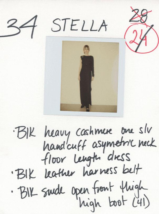 Helmut Lang, Show Fitting Polaroid auf Papier mit handschriftlichen Look Beschreibungen, Helmut Lang Collection Hommes Femmes Séance de Travail Défilé # Hiver 01/02 (2001). Abgebildete Person: Stella Tennant. MAK Helmut Lang Archiv. Courtesy of hl-art.