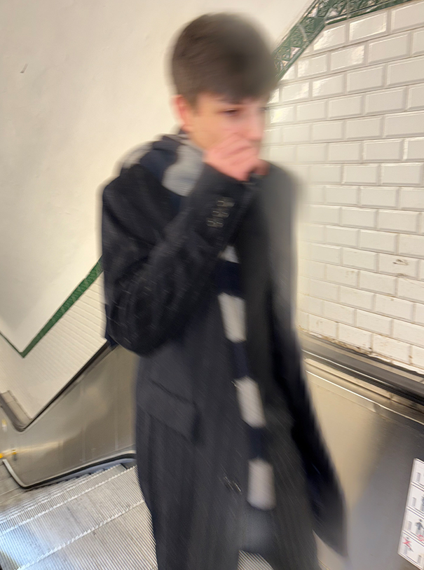 Hechter Paris outfit in Parisian metro