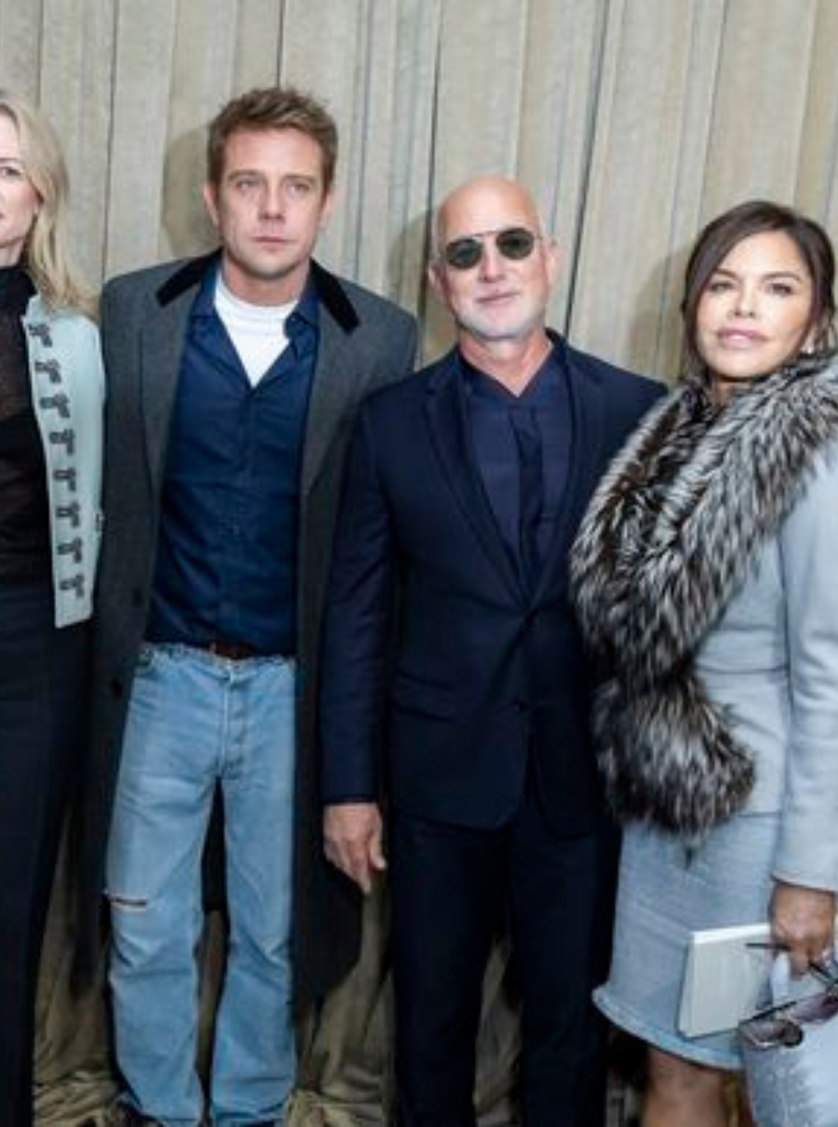 Jonathan Anderson mit Jeff Bezos und Lauren Sánchez
