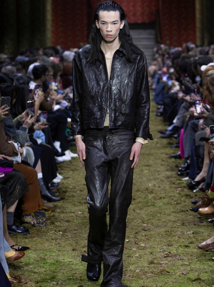 4 Beaten up leather looks