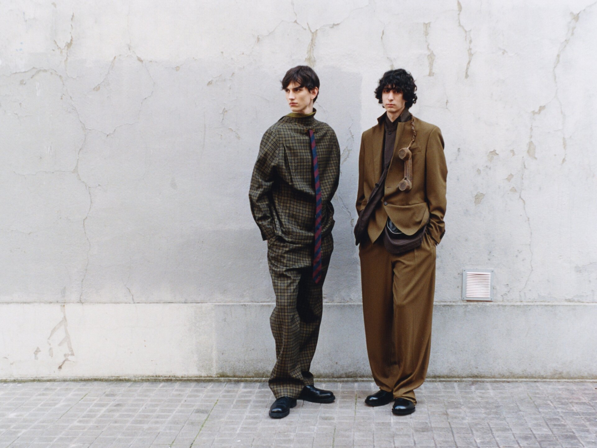 Julian: Jacket and pants ZEGNA; Tie VALENTINO; Shoes LUDWIG REITER. Matthieu: Suit TOD’S; Jacket COMME DES GARÇONS SHIRT; Shoes DRIES VAN NOTEN; Phone accessory GAL NELL DAHAN