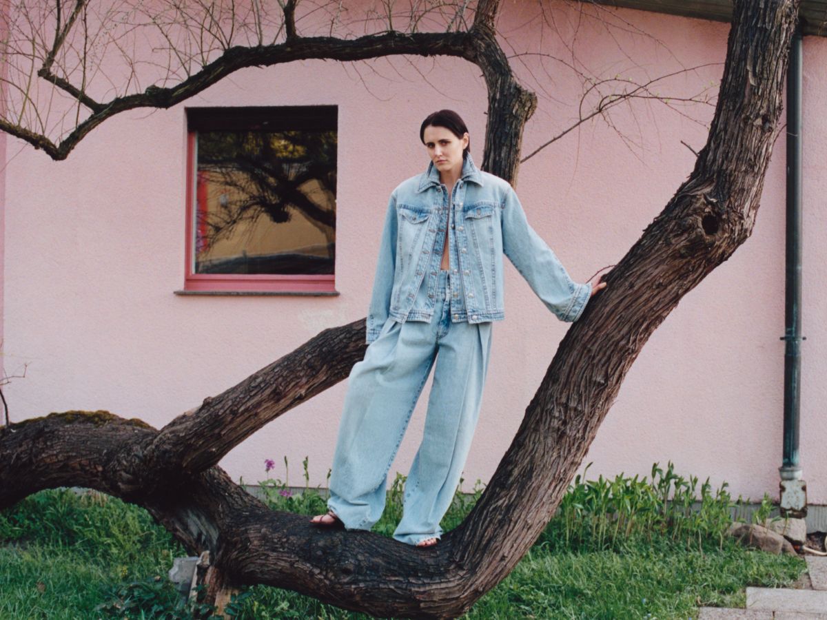 Jacket and pants SPORTMAX; Shoes AEYDE